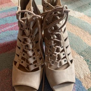 Lace up tan shoes